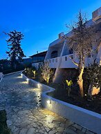 Thalia Bloom Villa Apartments