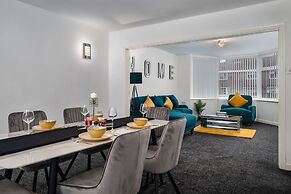 Immaculate 5-bed House in Leeds