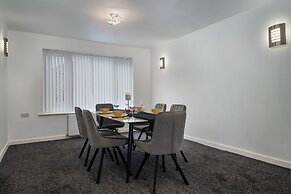 Immaculate 5-bed House in Leeds