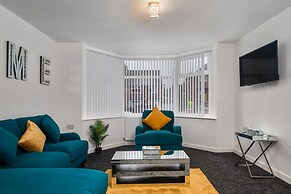 Immaculate 5-bed House in Leeds