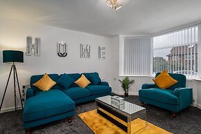 Immaculate 5-bed House in Leeds