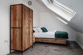 Immaculate 5-bed House in Leeds