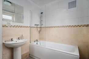 Immaculate 5-bed House in Leeds