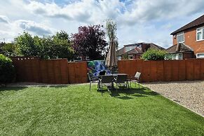 Immaculate 5-bed House in Leeds