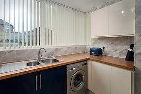 Immaculate 5-bed House in Leeds