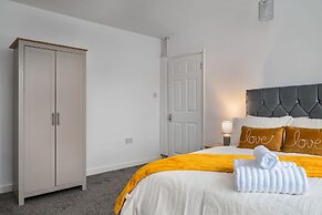 Immaculate 5-bed House in Leeds