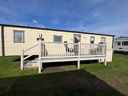 Budget 3 Bedroom Caravan With Decking at Heacham