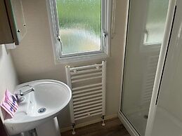 3 Bed 8 Berth Caravan With Decking Free Wifi