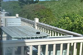 Caravan - Sleeps 8 - Pets Ok - Parking - Decking