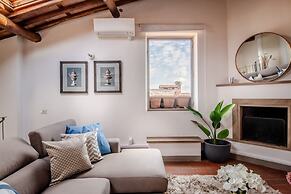 Georgia Penthouse in Lucca