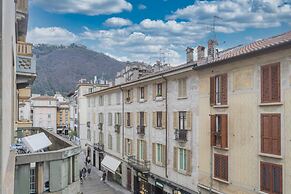 Garibaldi s Balcony in Como