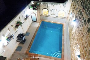 Mixel Gozitan Villa and Pool