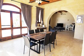 Nirvana Gozitan Villa & Pool