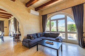 Nirvana Gozitan Villa & Pool