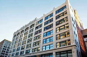 TWO CozySuites Apt w Skybridge Access 2