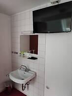 Room in Guest Room - Single Room With Shared Bathroom and Kitchen