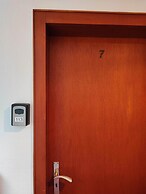 Room in Guest Room - Single Room With Shared Bathroom and Kitchen