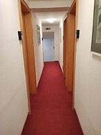 Room in Guest Room - Single Room With Shared Bathroom and Kitchen