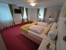 Room in Guest Room - Pension Forelle - Double Room No01