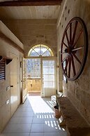 Tan-Nanna Farmhouse