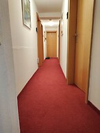 Room in Guest Room - Single Room With Shared Bathroom and Kitchen in H