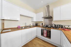 Luxury 2 Bedroom Apartments with Parking