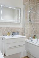 Luxury 2 Bedroom Apartments with Parking