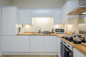 Luxury 2 Bedroom Apartments with Parking