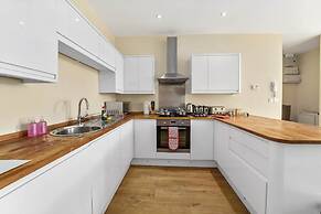 Luxury 2 Bedroom Apartments with Parking