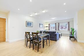 Luxury 3 Bedroom Apartment with Parking