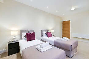 Luxury 3 Bedroom Apartment with Parking