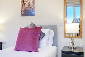 Luxury 3 Bedroom Apartment with Parking