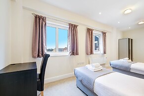 Luxury 3 Bedroom Apartment with Parking