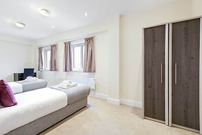 Luxury 3 Bedroom Apartment with Parking