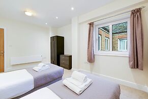 Luxury 3 Bedroom Apartment with Parking