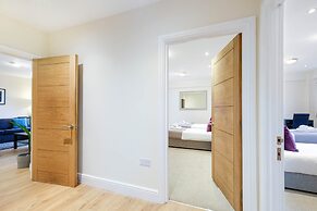 Luxury 3 Bedroom Apartment with Parking