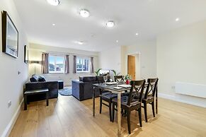 Luxury 3 Bedroom Apartment with Parking