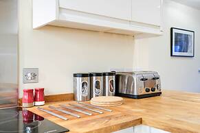 Luxury 3 Bedroom Apartment with Parking