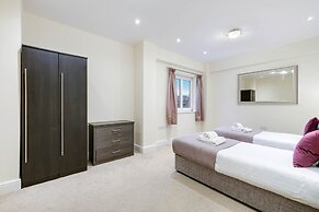 Luxury 3 Bedroom Apartment with Parking