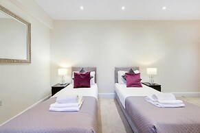 Luxury 3 Bedroom Apartment with Parking