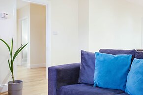 Luxury 3 Bedroom Apartment with Parking