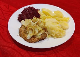 Shick Hostel & Apartments