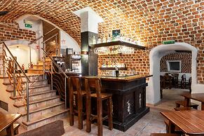 Shick Hostel & Apartments