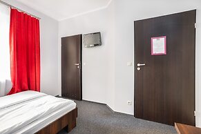 Shick Hostel & Apartments
