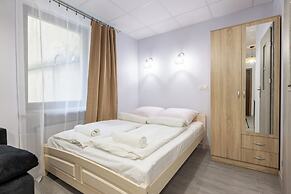 Shick Hostel & Apartments