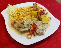 Shick Hostel & Apartments