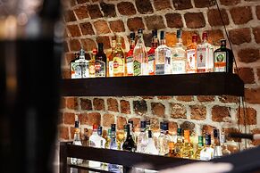 Shick Hostel & Apartments