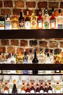 Shick Hostel & Apartments