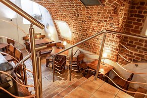 Shick Hostel & Apartments