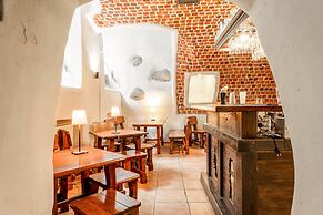 Shick Hostel & Apartments